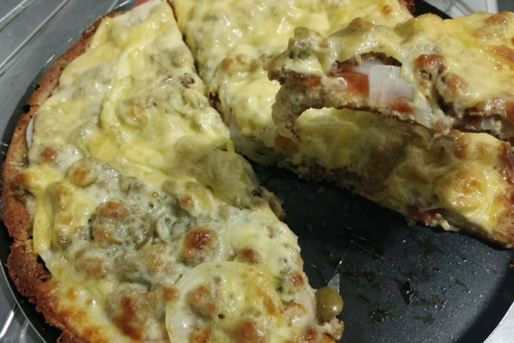 Pizza Keto Fat Head: massa com farinha de amêndoas 1